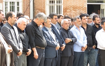 مراسم اعلان عزا و اهتزاز پرچم حسینی در محوطه ساختمان شهرداری ارومیه